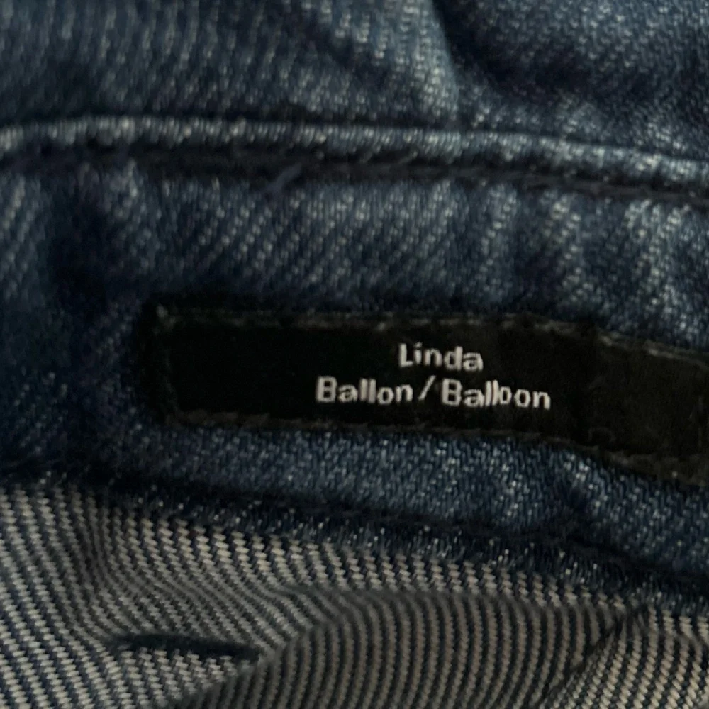 ✌️4 for $20✌️ Frank & Oak Linda balloon in dark wash - Picture 10 of 10
